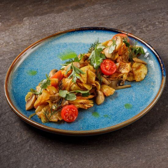 Жареный картофель с грибами и луком