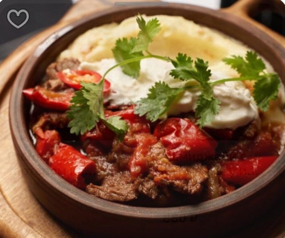 Ташмиджаби с мясным рагу и сыром страчателла