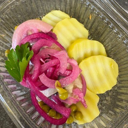 Филе сельди с картофелем и маринованным красным луком