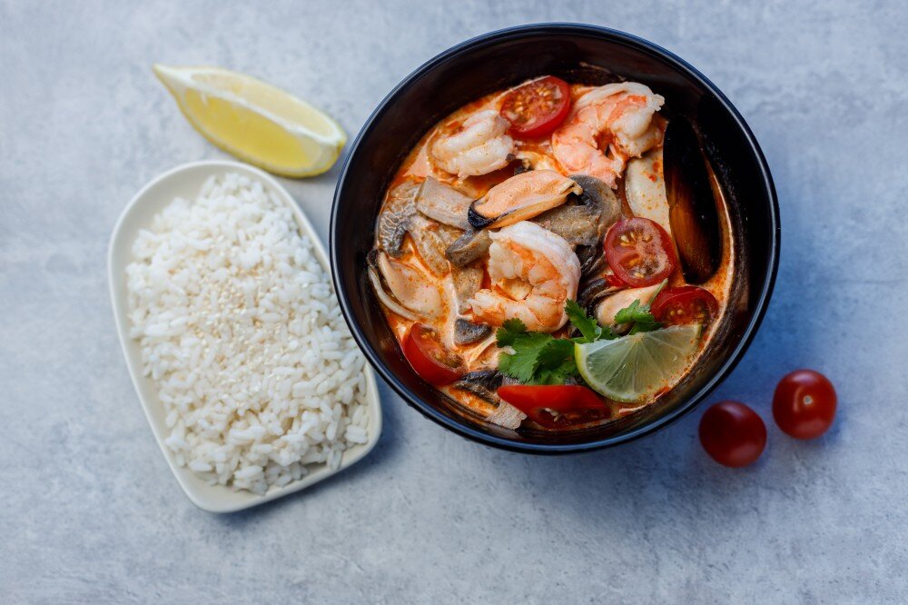 Том ям с морепродуктами