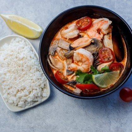 Том ям с морепродуктами