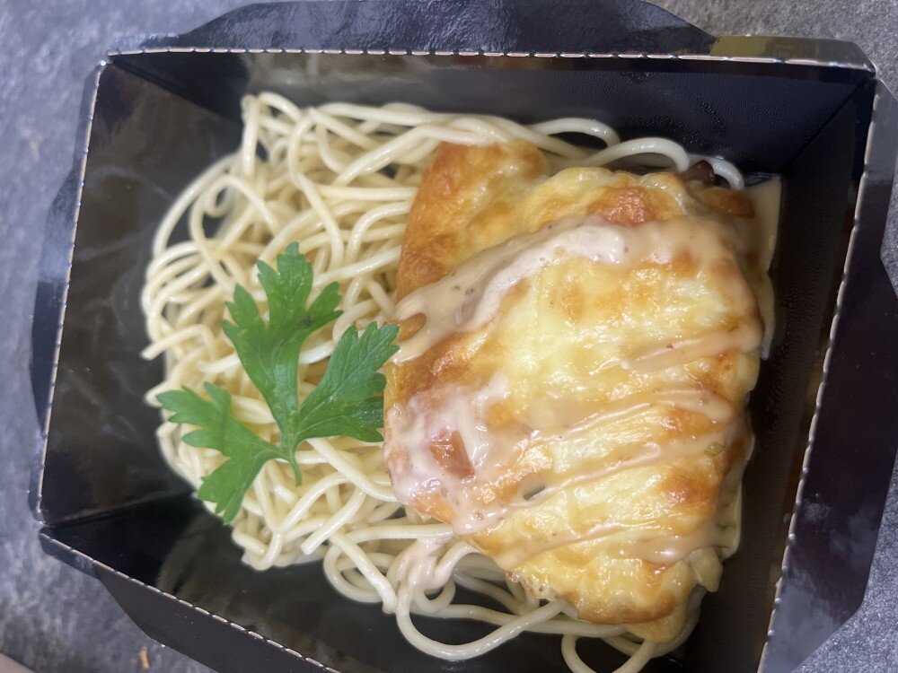 Куриный рулет со спагетти