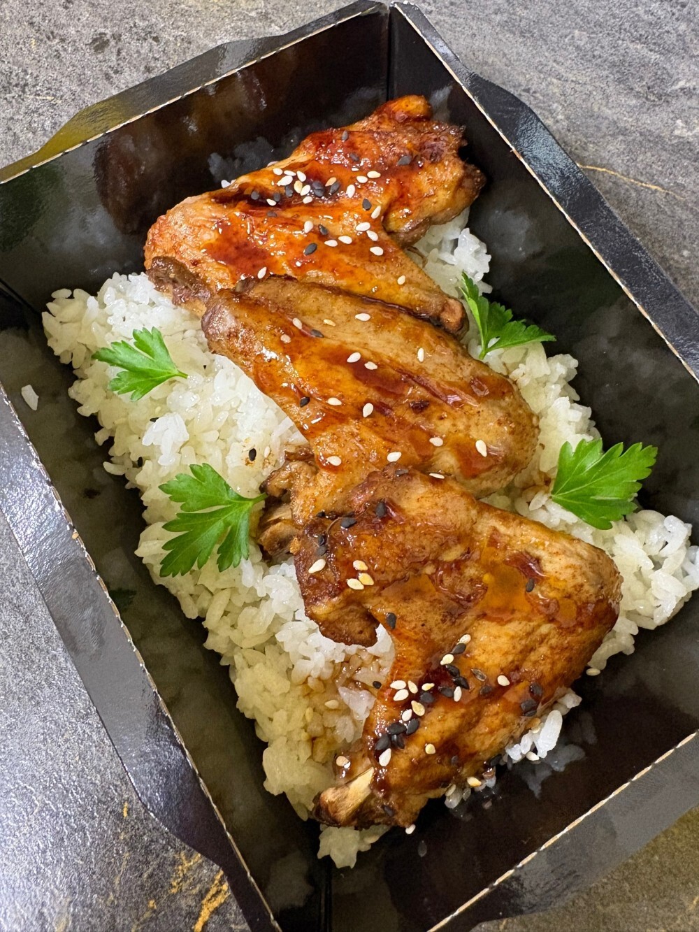 Крылышки с рисом в соусе терияки