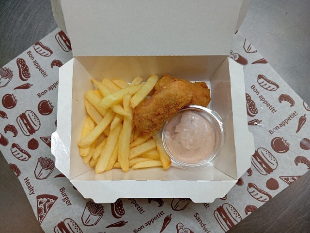 Школьный бокс с сосисками в кляре