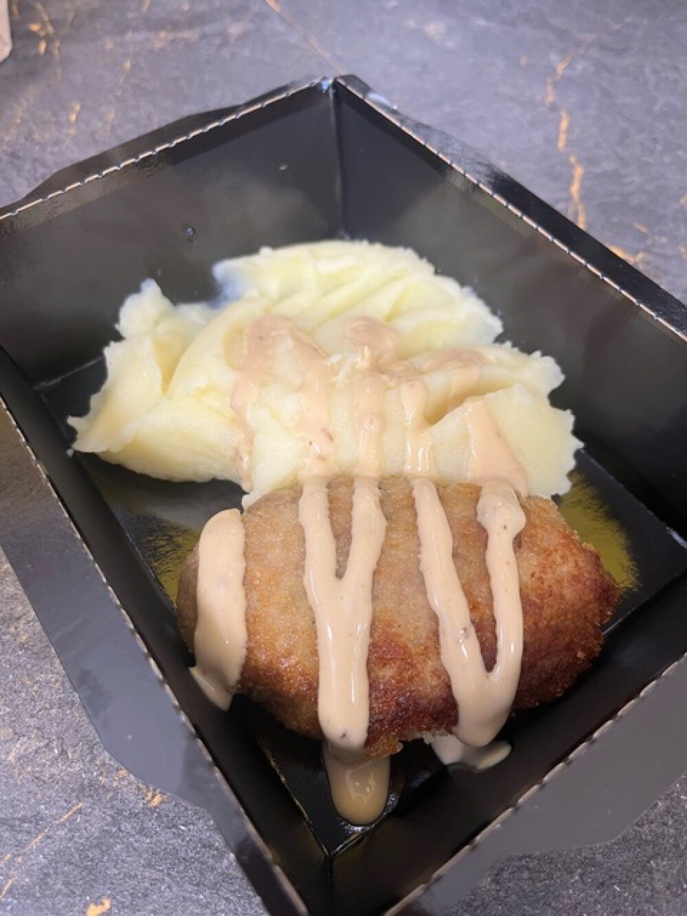 Зразы мясные с грибами и  картофельным пюре