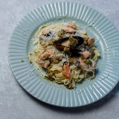 Паста песто с креветками и грибами