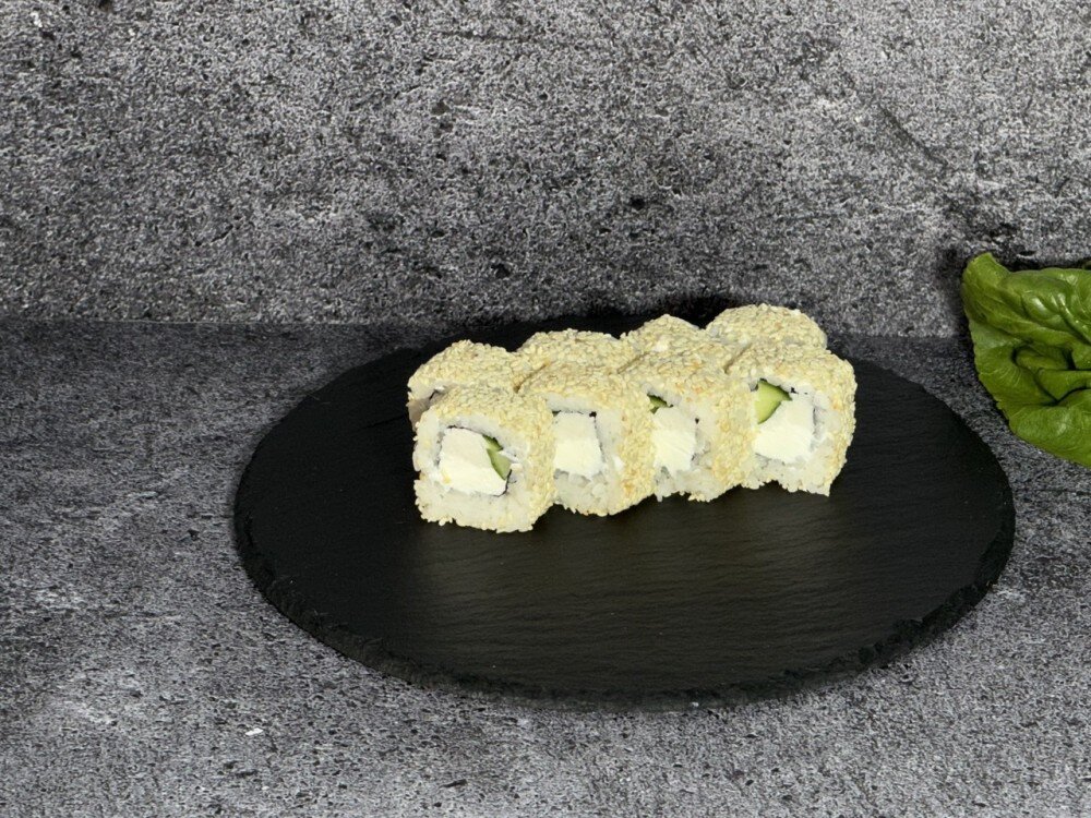 Ролл «Калифорния» в кунжуте