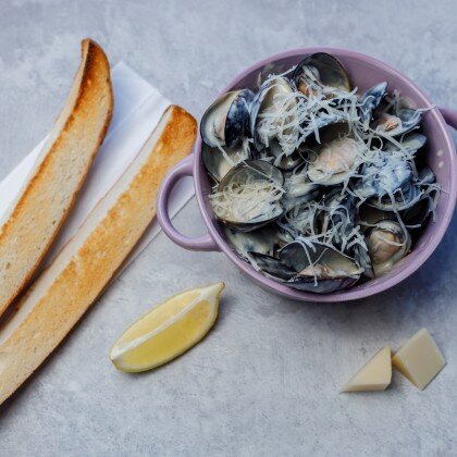 Мидии в сырном соусе