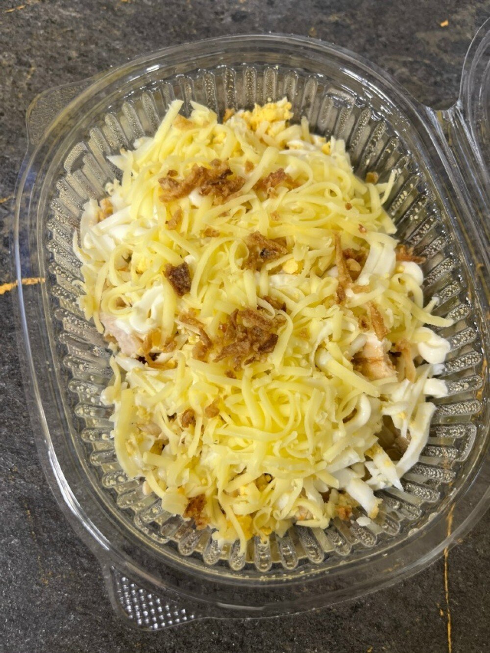 Слоеный салат с куриной грудкой и грибами