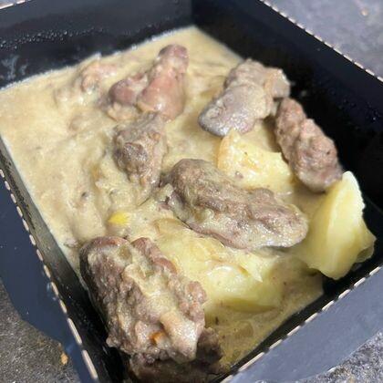 Куриная печень в сливочном соусе с пюре