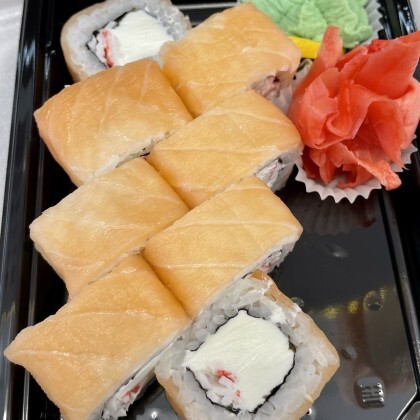 Ролл «Филадельфия» с крабом