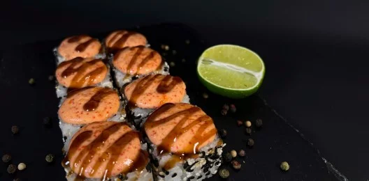 Запечённый ролл «Зебра с курицей»