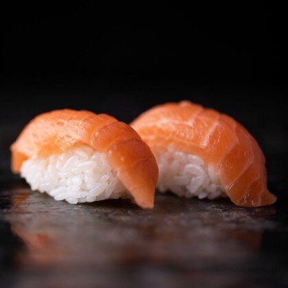 Суши с лососем