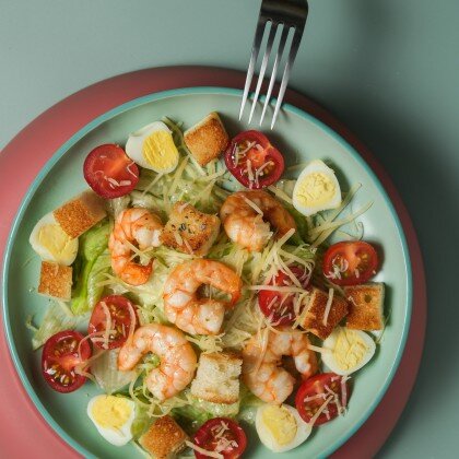 Салат «Цезарь» с королевскими креветками