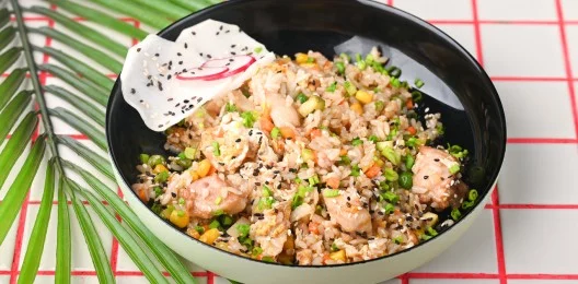 Жареный рис с курицей по-тайски