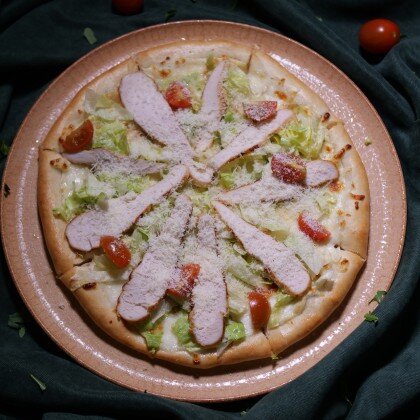 Пицца «Цезарь» с куриным филе