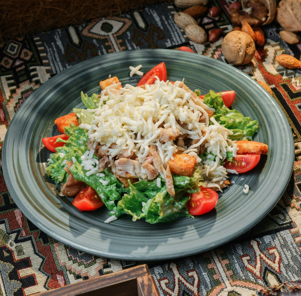 Салат с курочкой на мангале "Цезаридзе"