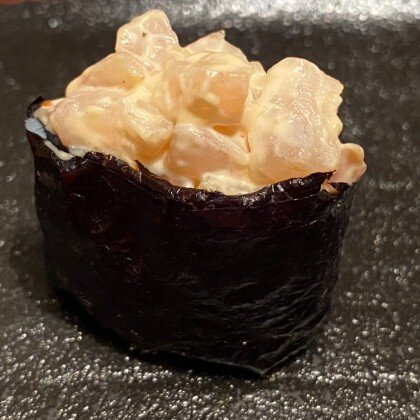 Гункан с гребешком