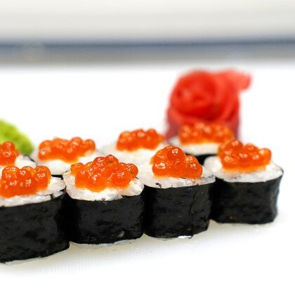 Ролл «Маки» с икрой лососевой
