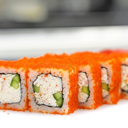 Ролл «Калифорния» с крабом