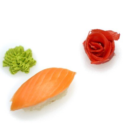 Суши с лососем