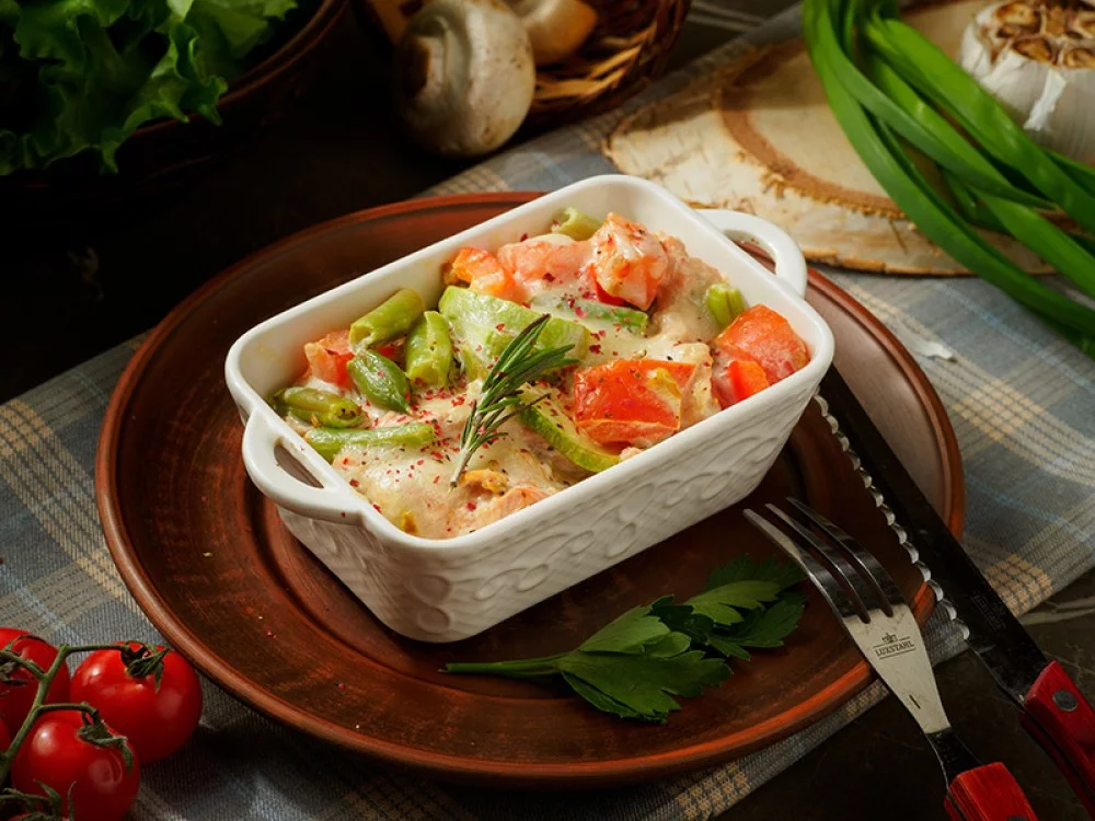 Горбуша запеченная с овощами