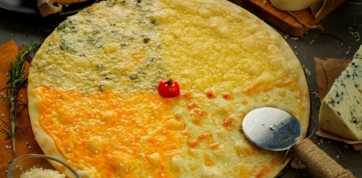 Пицца «4 Сыра» на тонкой лепешке