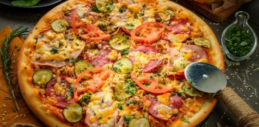 Пицца «Мясная» на тонкой лепешке