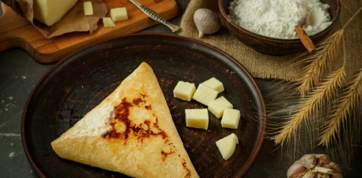 Блины с сыром и чесноком