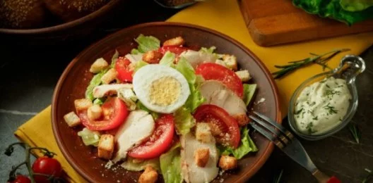 Салат «Цезарь» с курицей