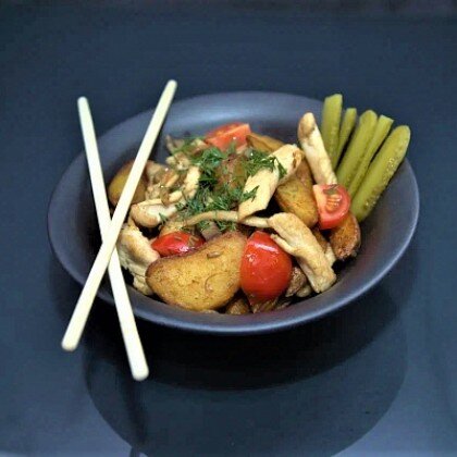 Картошка с курицей и грибами