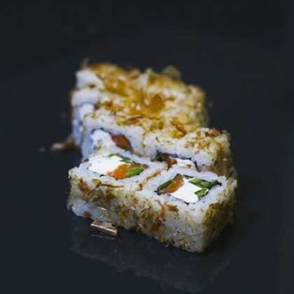 Ролл «Бонито с лососем»