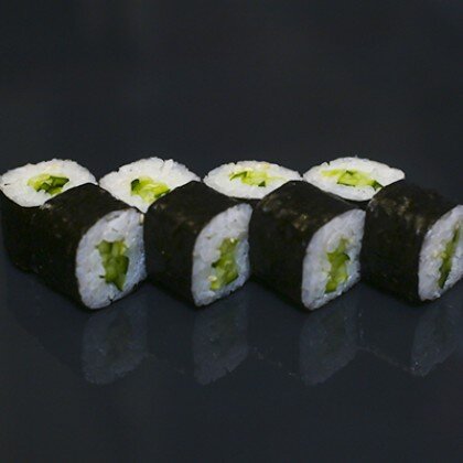Мини роллы с огурцом