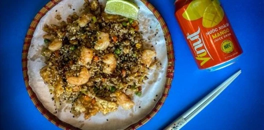 Жареный рис с креветками по-тайски + Винат