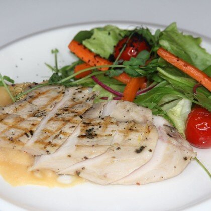 Стейк из индейки с муссом из айвы