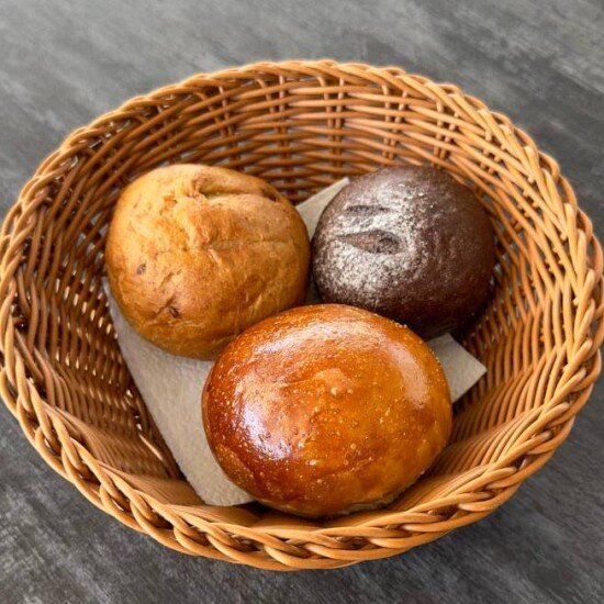 Корзинка фирменных булочек