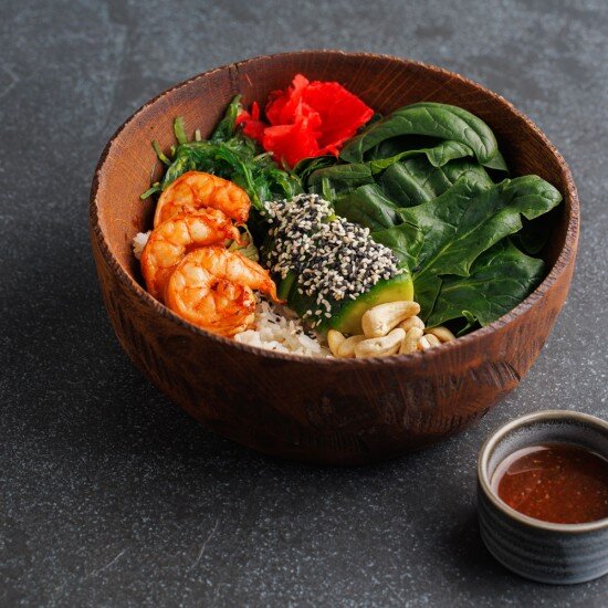 Боул с тигровыми креветками и кокосовым рисом