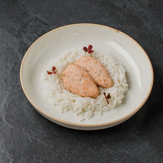 Котлетки из лосося на пару с гарниром на выбор