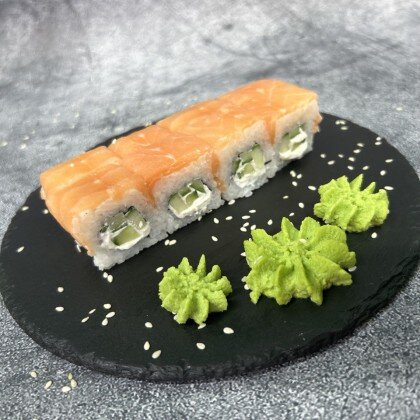 Ролл «Филадельфия» с огурцом