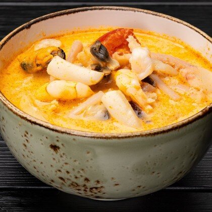 Том ям с морепродуктами