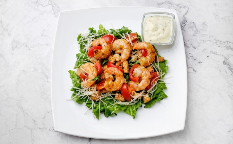 Салат «Цезарь» с креветками