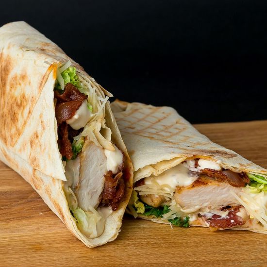 Шаурма Цезарь с беконом и куриной грудкой