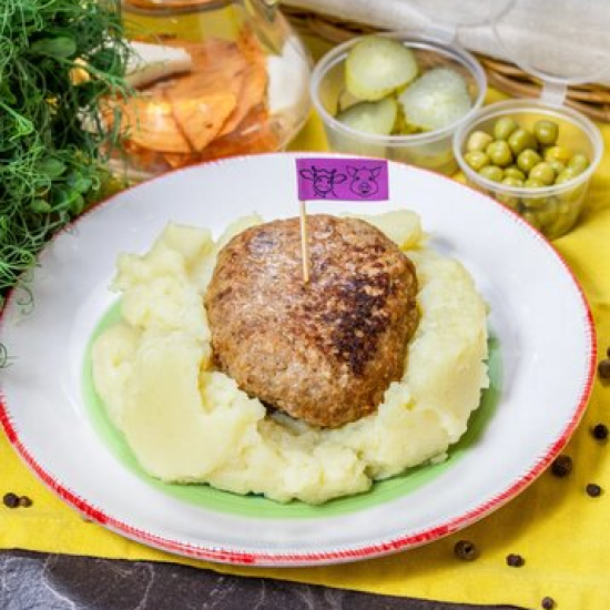 Котлета по-домашнему с пюре картофельным
