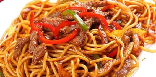 Жареная лапша с говядиной