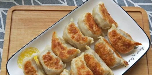 Пельмени со свининой жареные