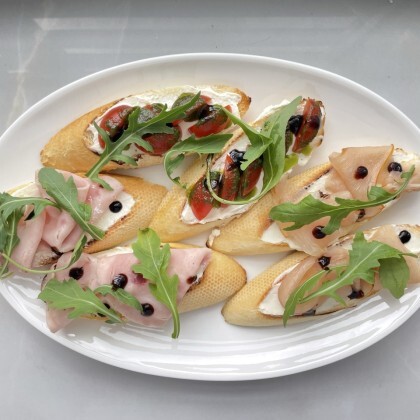 Брускетта с томатами