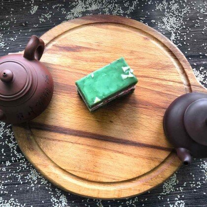 Пирожное фисташковое с малиной