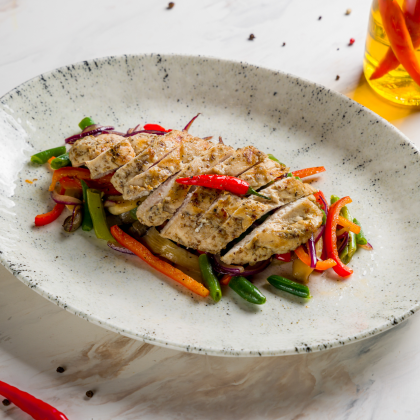 Куриная грудка, запеченная в ароматных травах