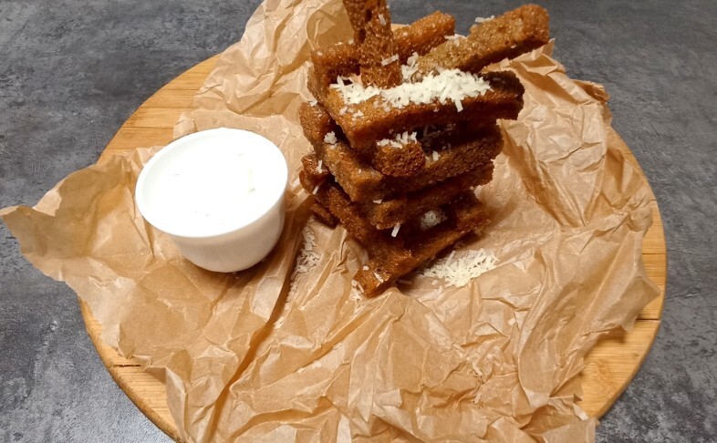 Гренки с чесноком и сыром