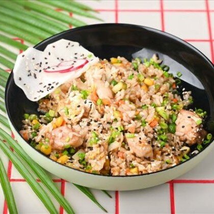 Жареный рис с курицей по-тайски